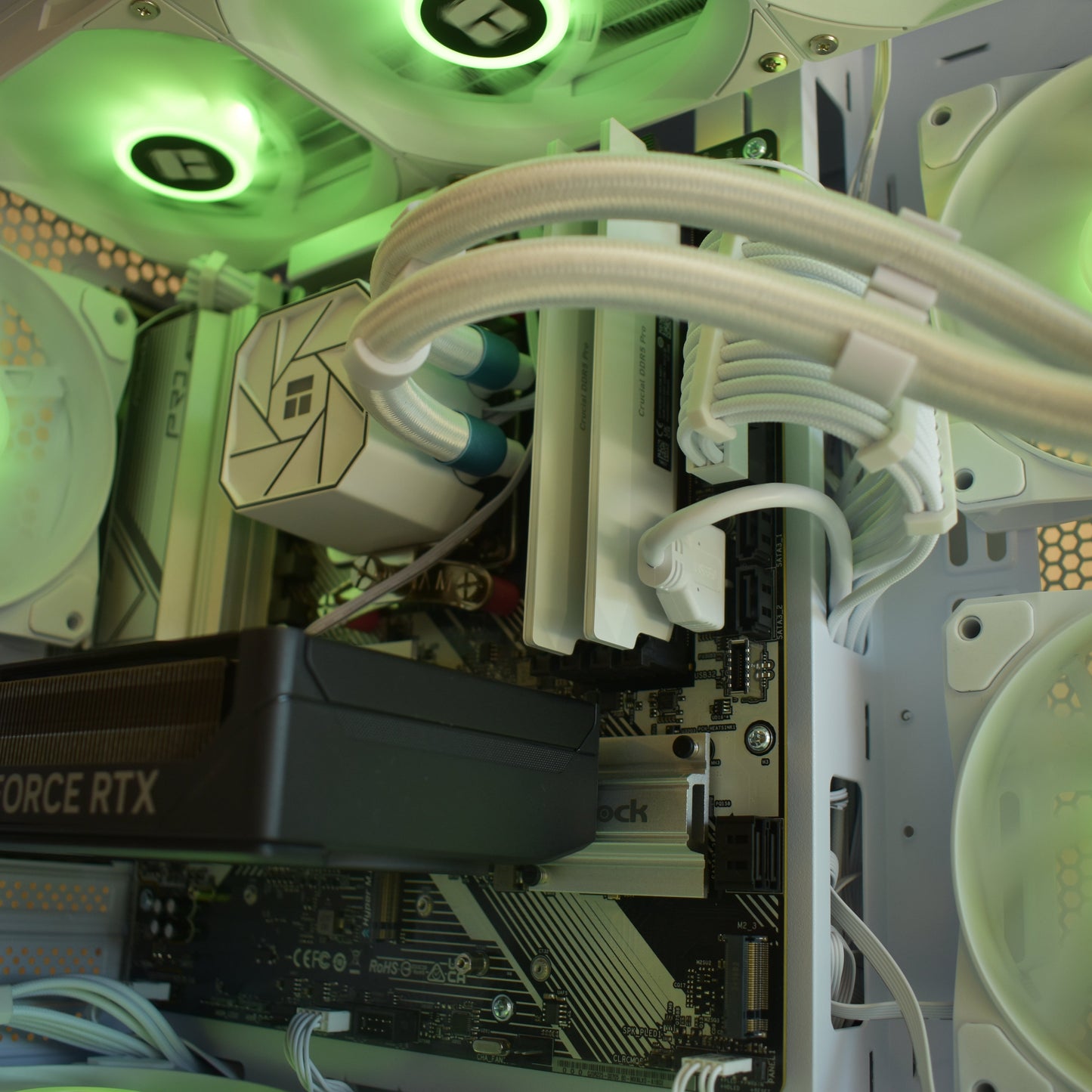 Radiance PC RTX 5060 TI 16 Go - Ryzen 5 9600X
