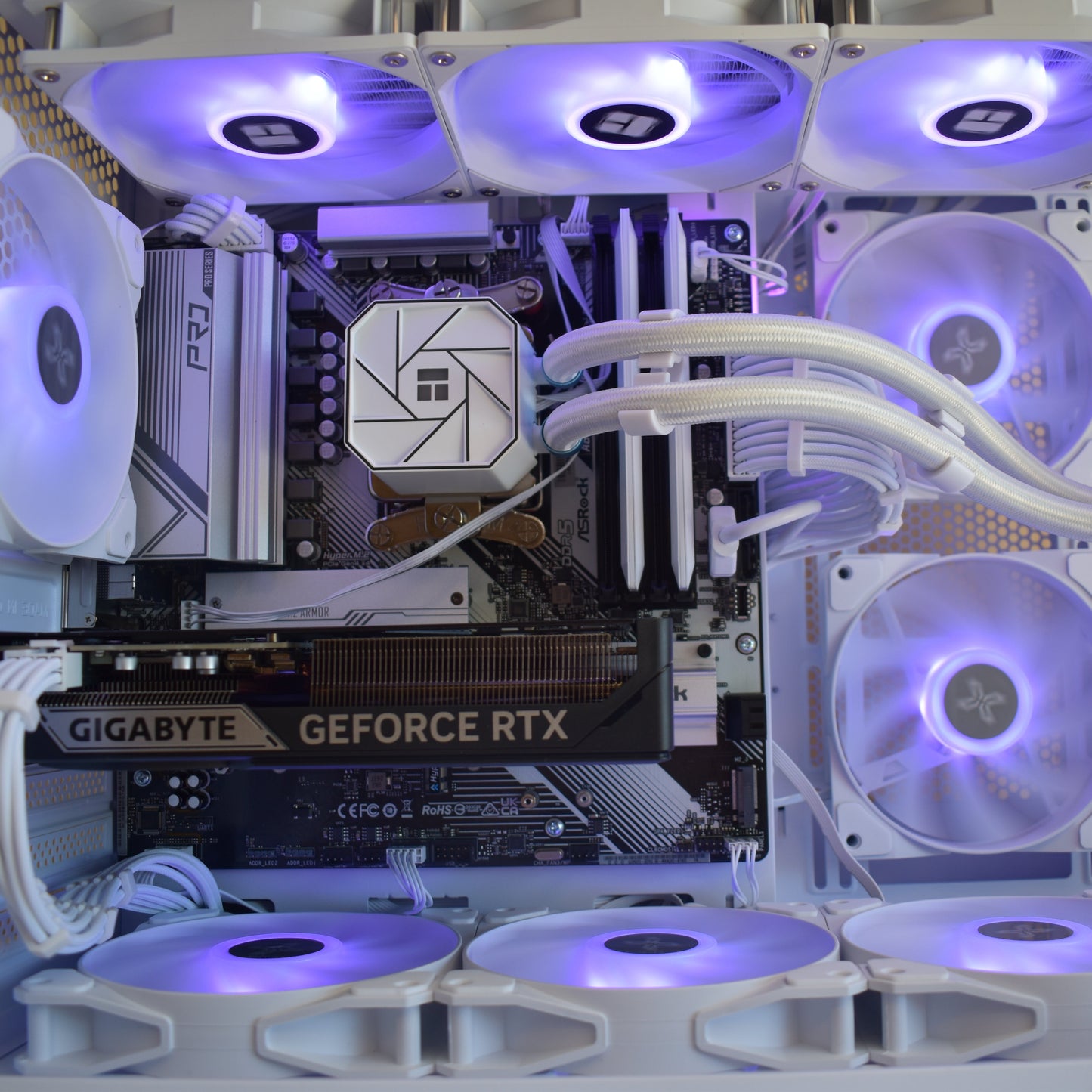 Radiance PC RTX 5060 TI 16 Go - Ryzen 5 9600X