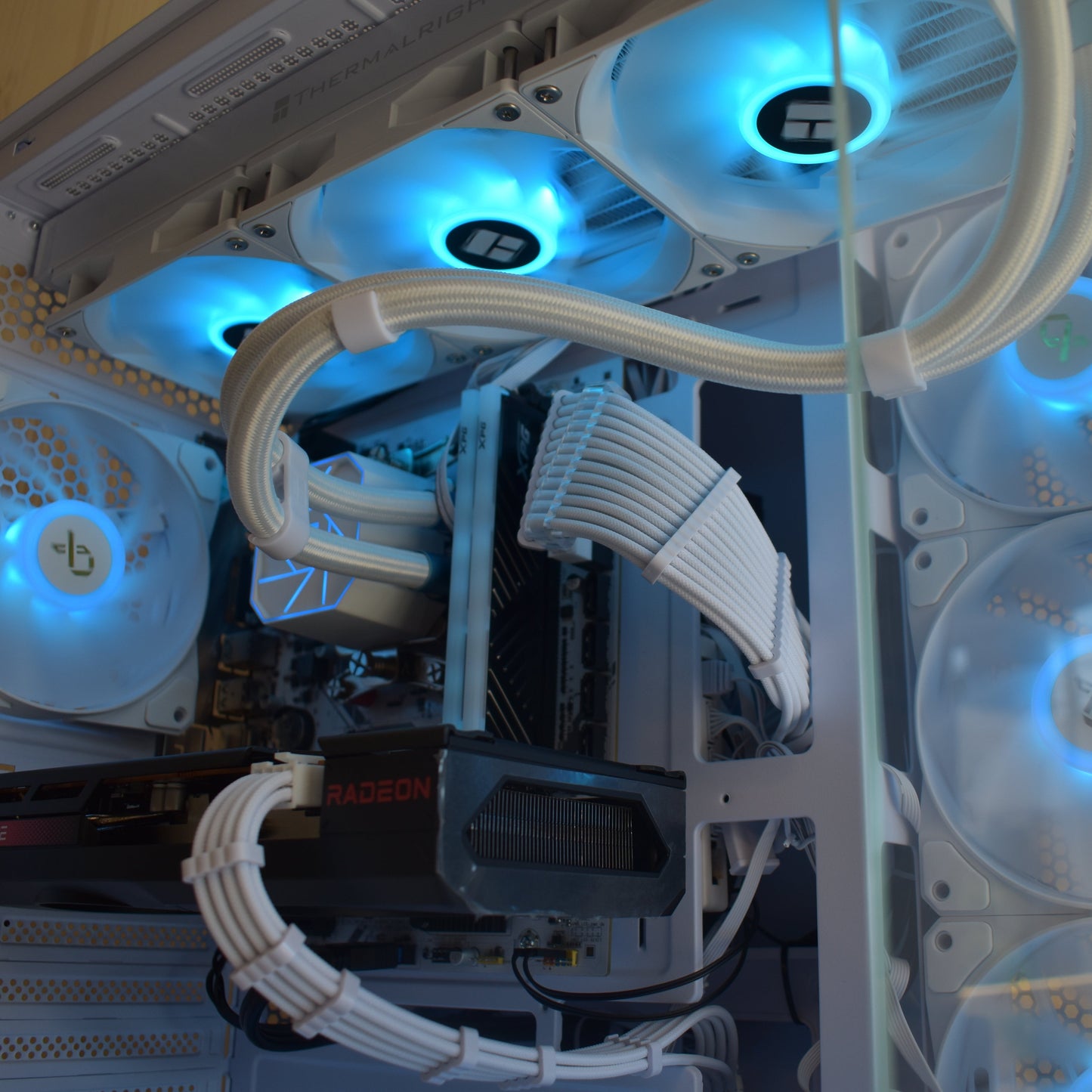 Radiance PC RX 7600 - Ryzen 5 5600