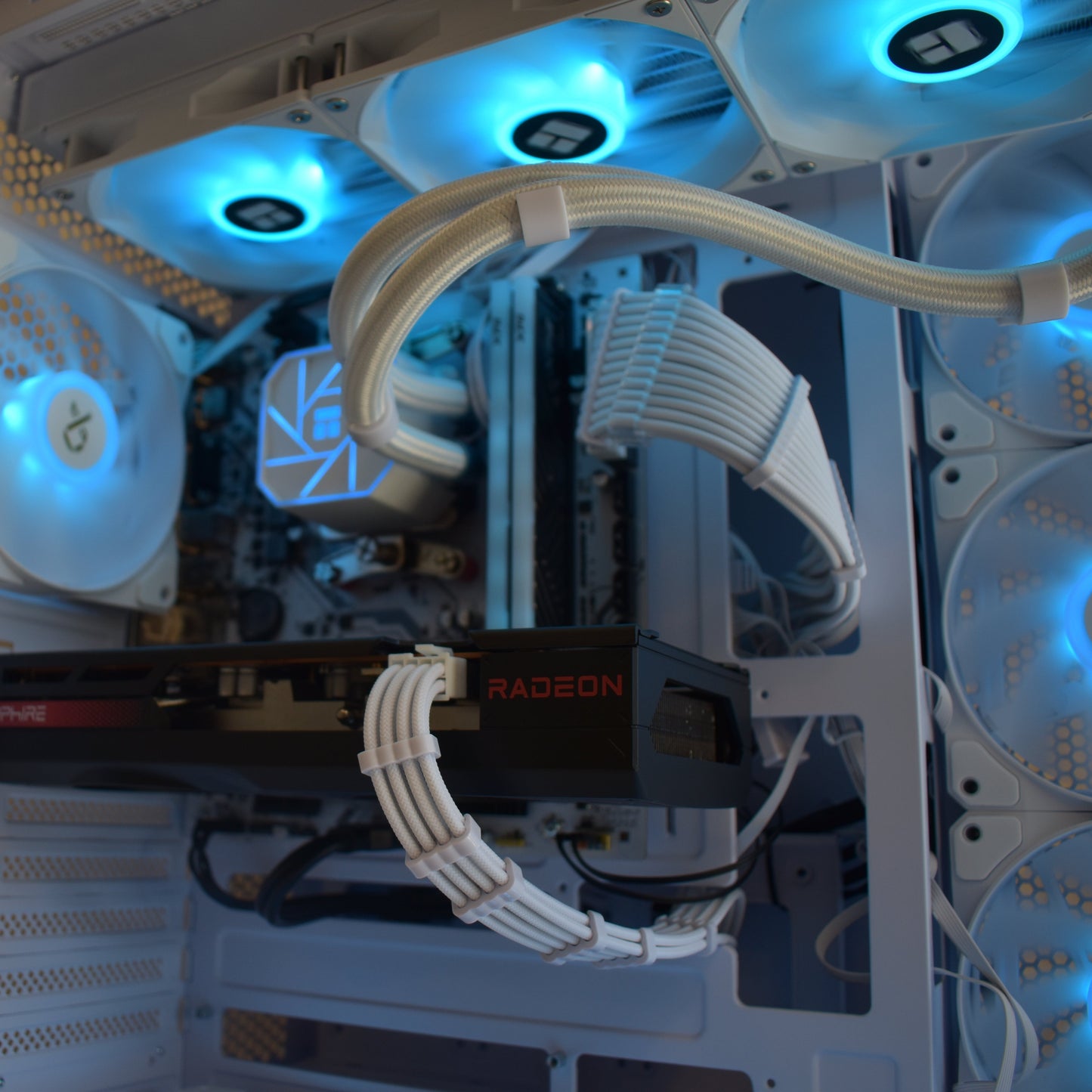 Radiance PC RX 7600 - Ryzen 5 5600