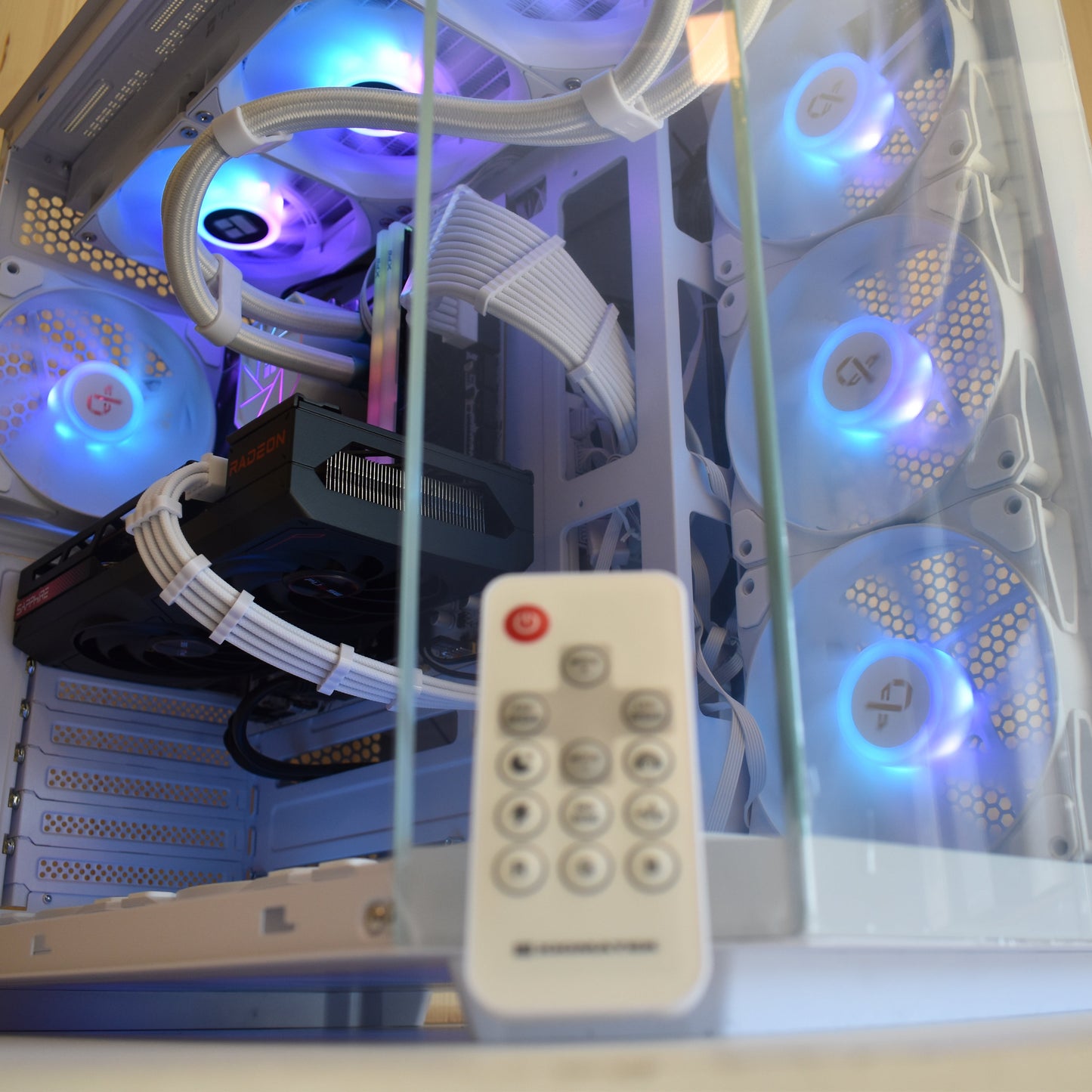 Radiance PC RX 7600 - Ryzen 5 5600