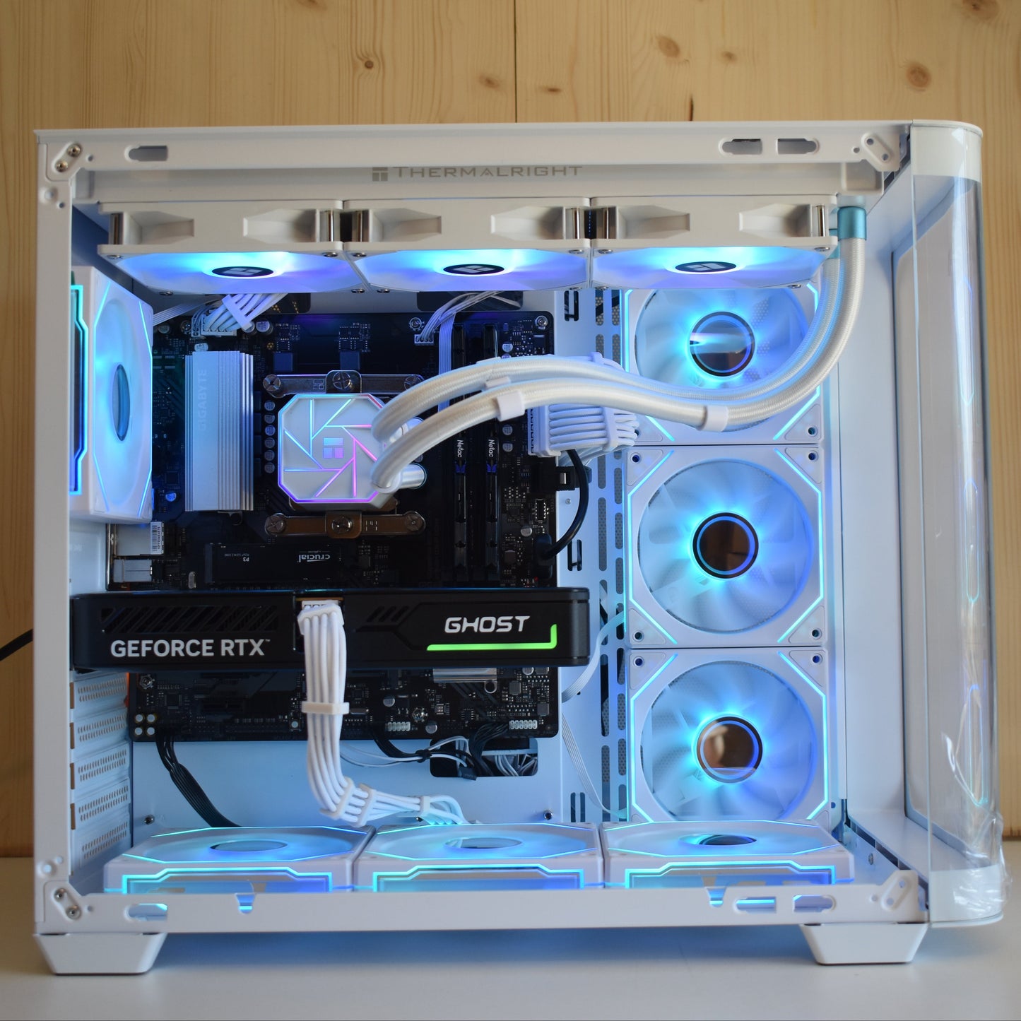 Xigmatek Pano Blanc (7 ventilateurs ARGB avec modes d'éclairages avec télécommande)