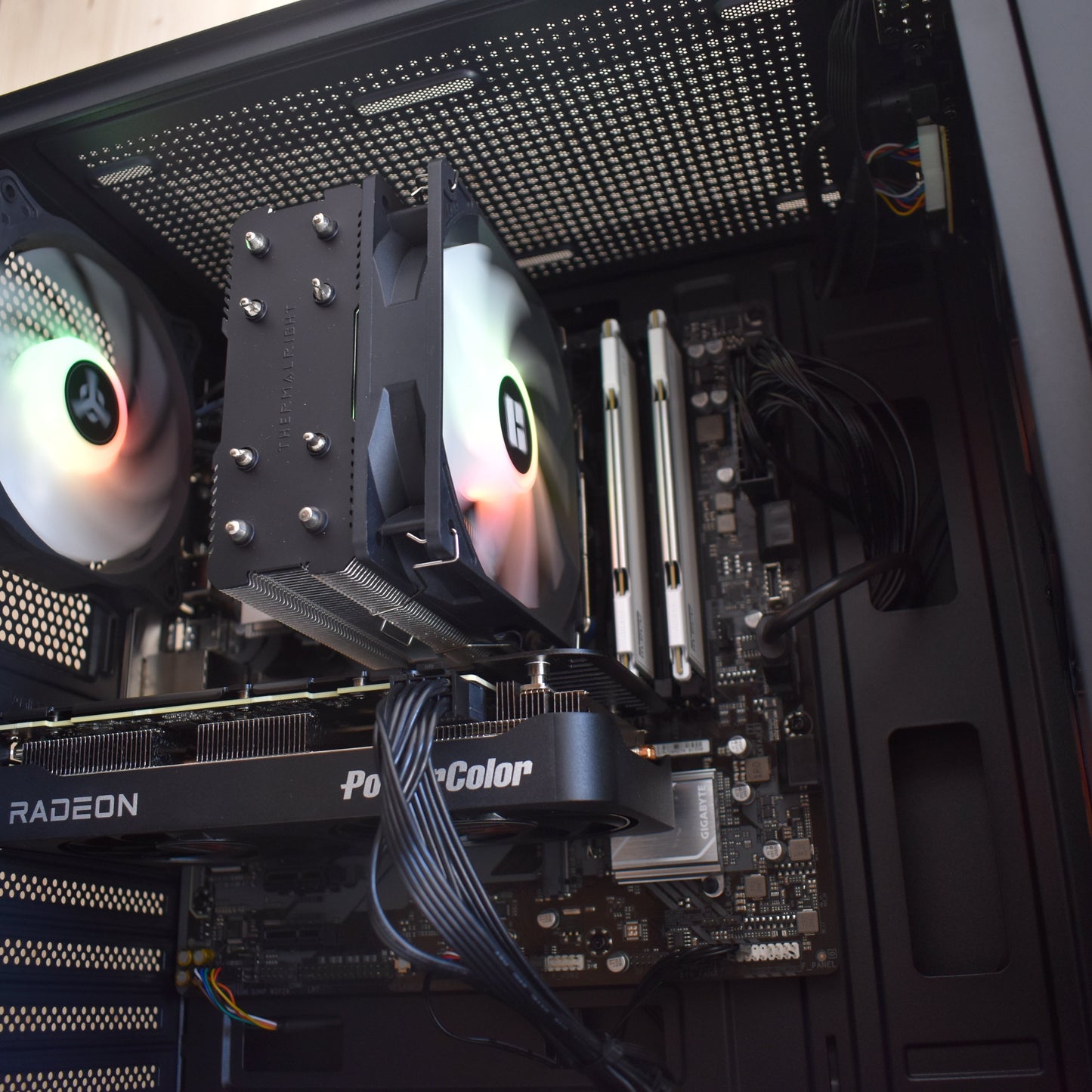 Radiance PC RX 9060 XT 16 Go - I5 14400F