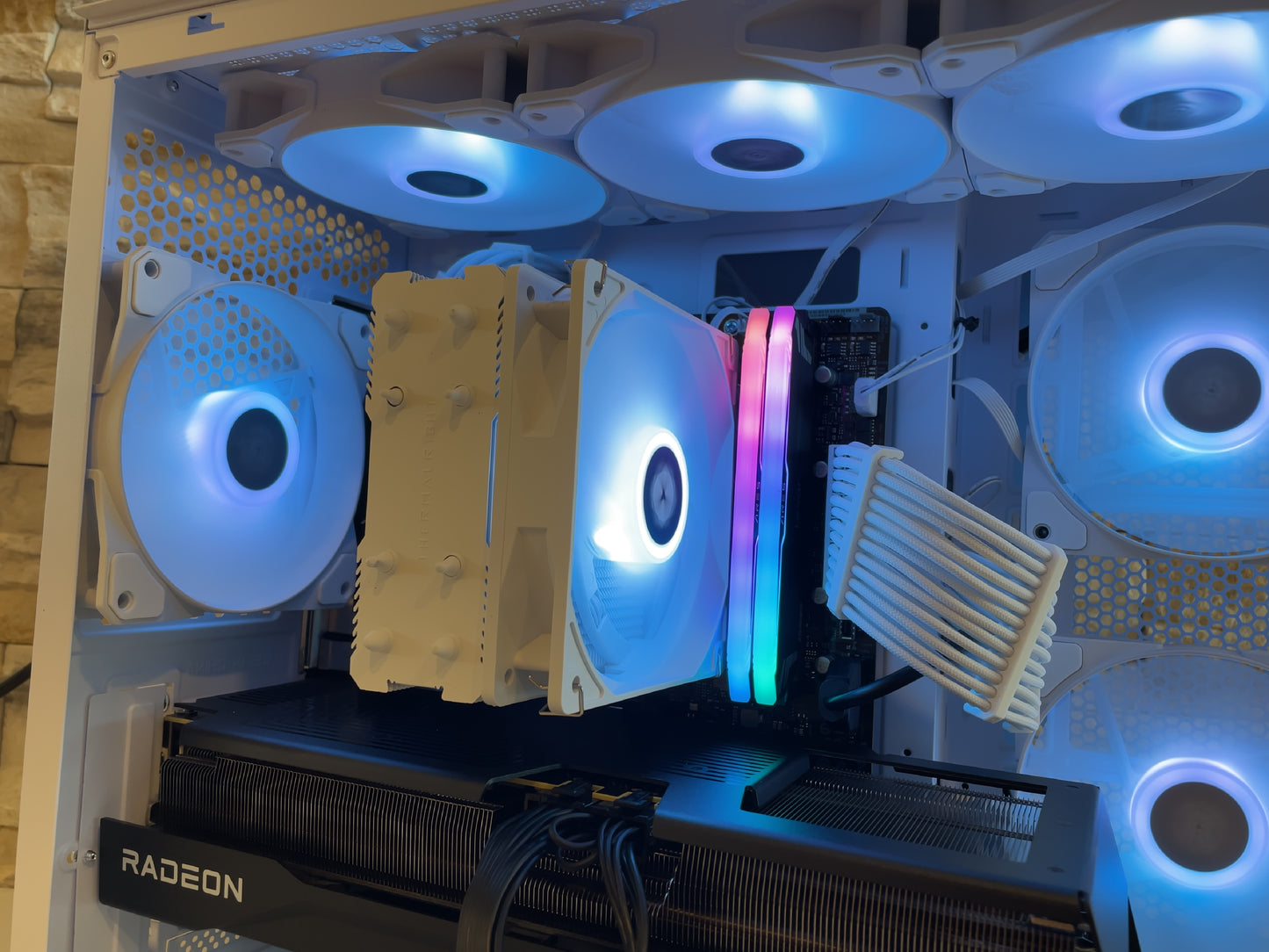 Radiance Custom RX 9070 - Ryzen 5 7500F