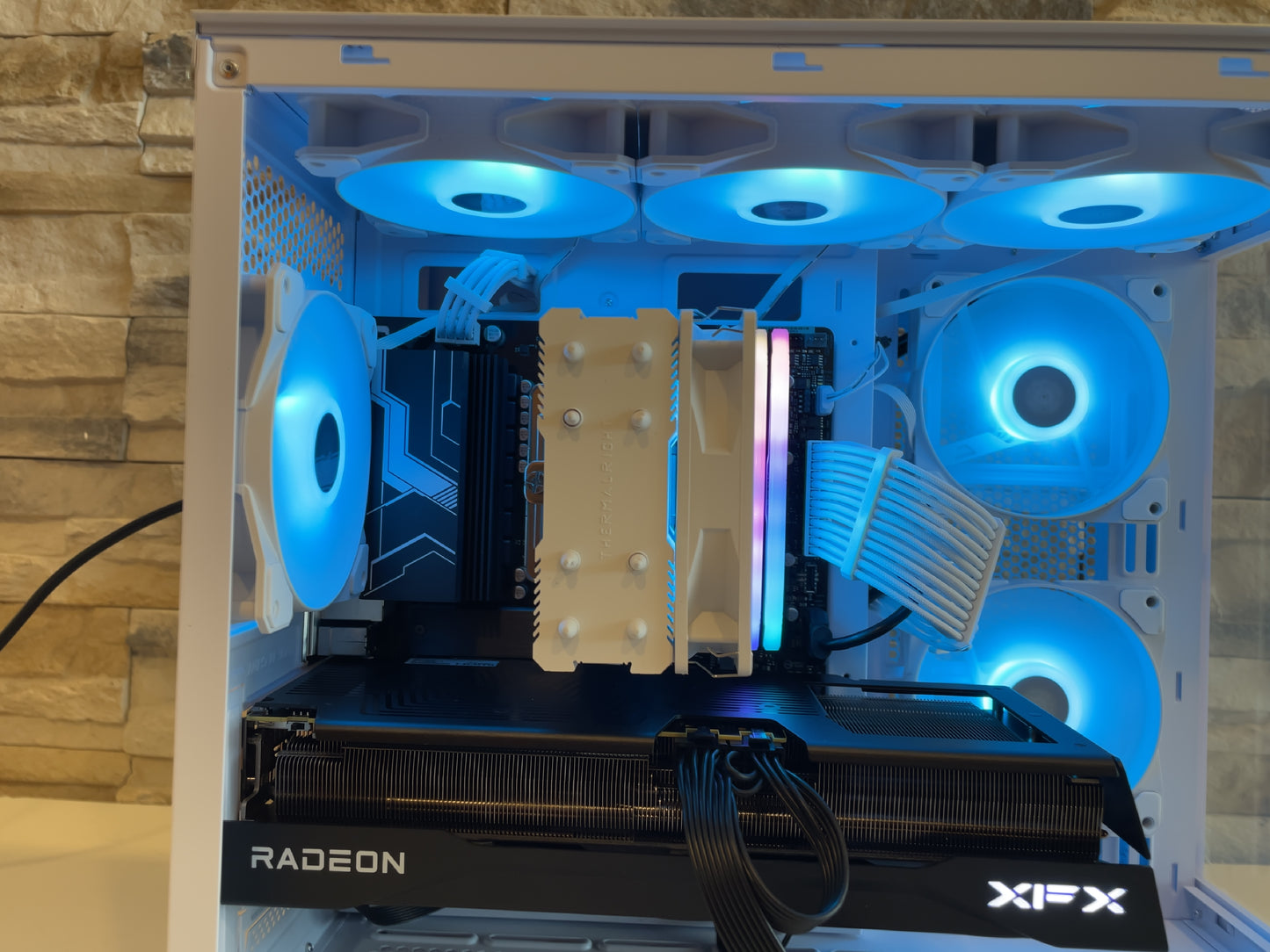 Radiance Custom RX 9070 - Ryzen 5 7500F