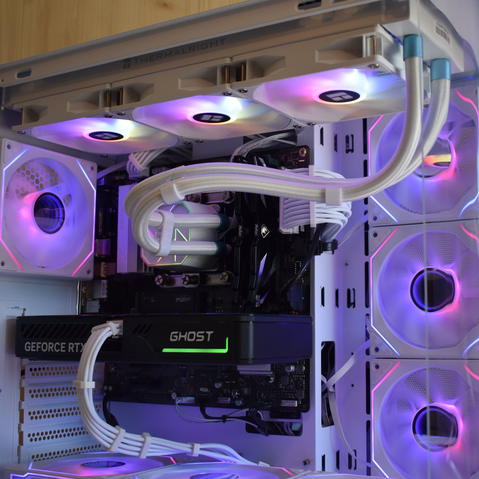 Xigmatek Pano Blanc (7 ventilateurs ARGB avec modes d'éclairages avec télécommande)