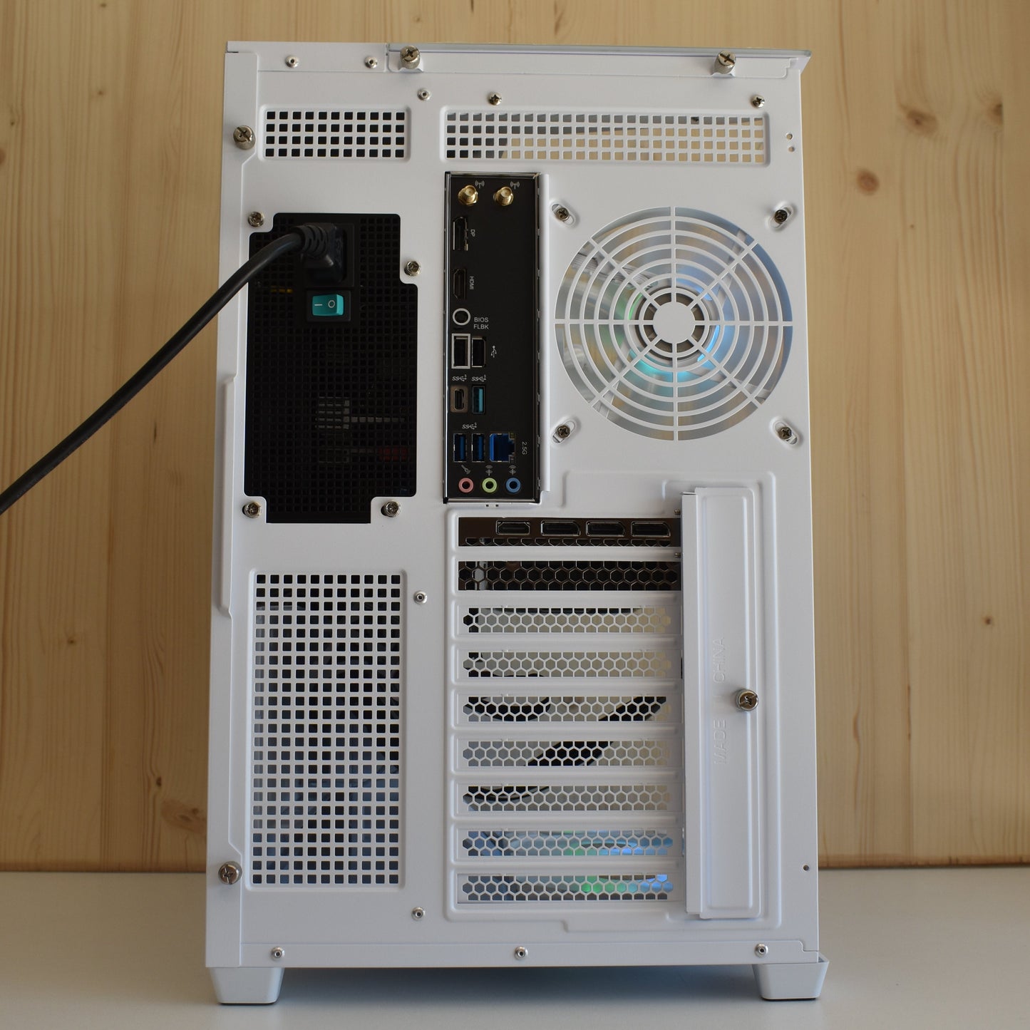 Radiance PC RX 9060 XT 16 GB – Intel I5 14400F