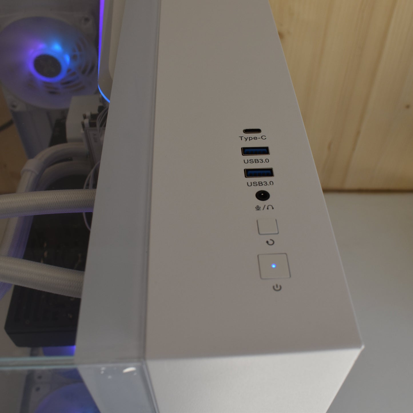 Radiance PC RX 9060 XT 16 GB – Intel I5 14400F