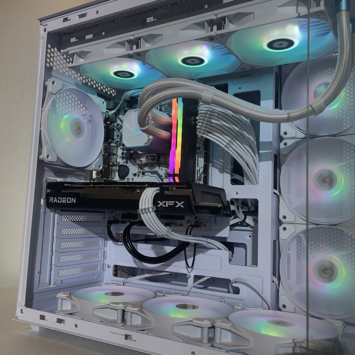 Radiance Custom RX 7600 - Ryzen 5 5600