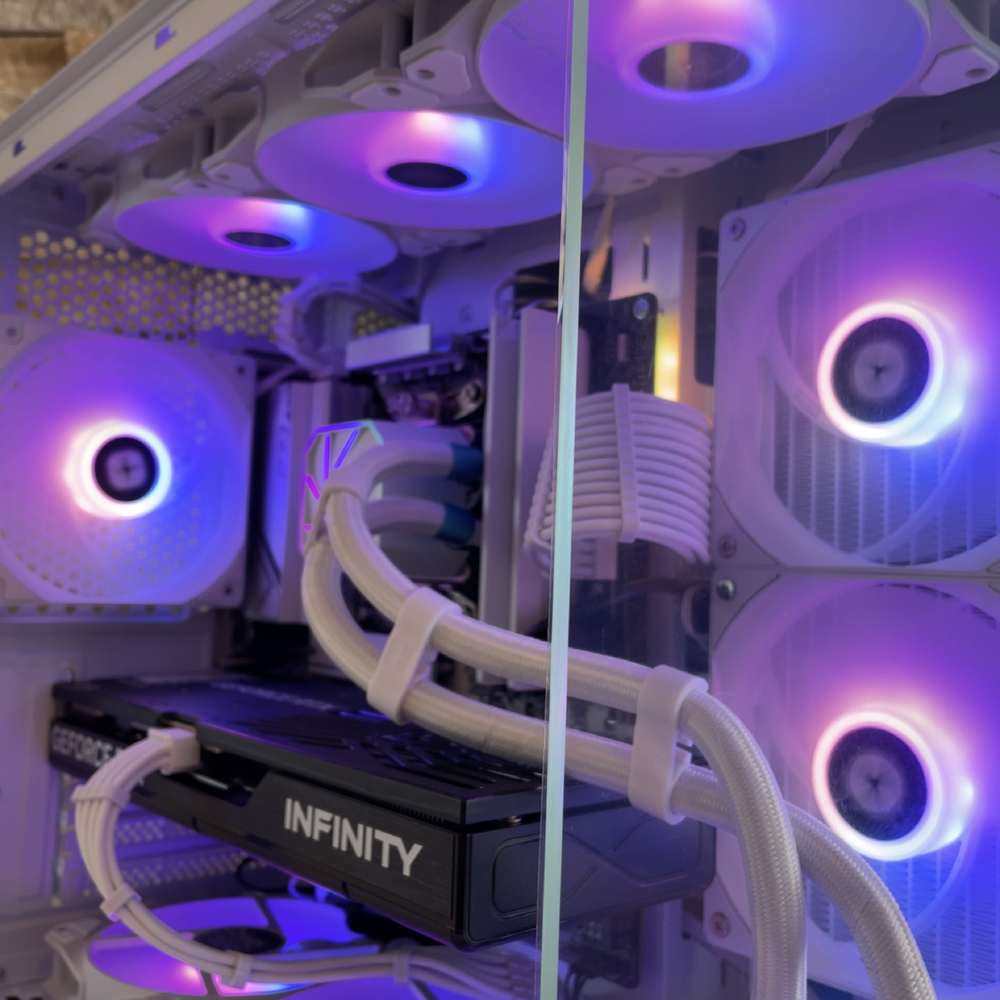Radiance Custom RTX 5060 TI 16 GB – Ryzen 5 9600X 
