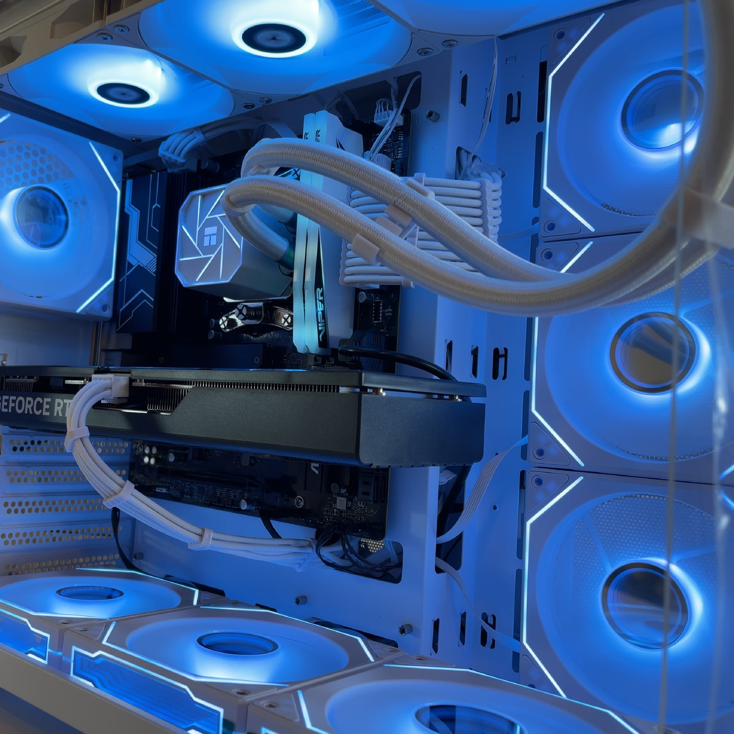 Radiance PC RTX 5060 TI 16 Go - Ryzen 5 7500F